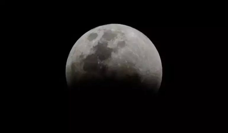 Eclipse lunar será visível para todo o Brasil nesta terça-feira; confira o horário
