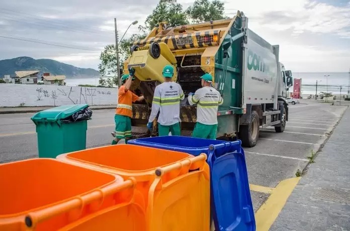 Coleta de lixo será ampliada na temporada de verão em bairros de Florianópolis