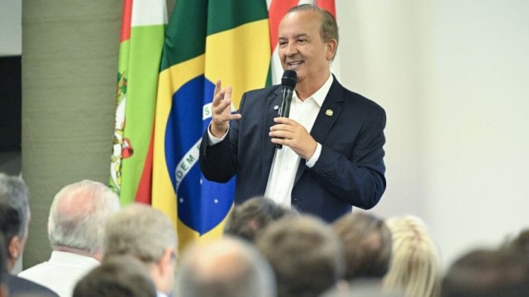 Governador Jorginho Mello dá posse a novos secretários de Estado nesta sexta-feira 