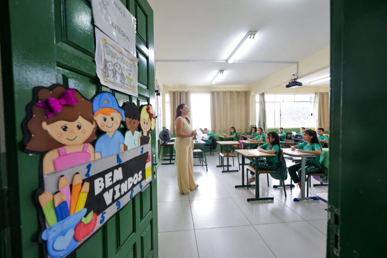 Educação de SC inicia ano letivo com ampliação da oferta de inglês e projeto de alfabetização