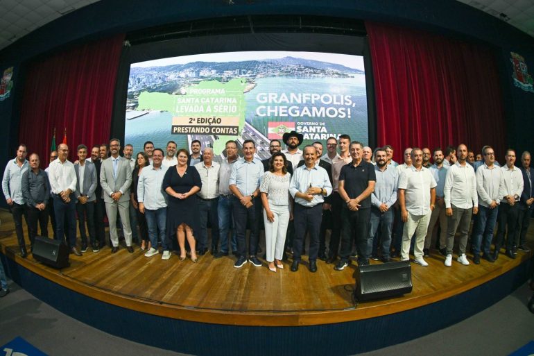 Governador apresenta investimentos e alinha prioridades com os 22 prefeitos da Grande Florianópolis