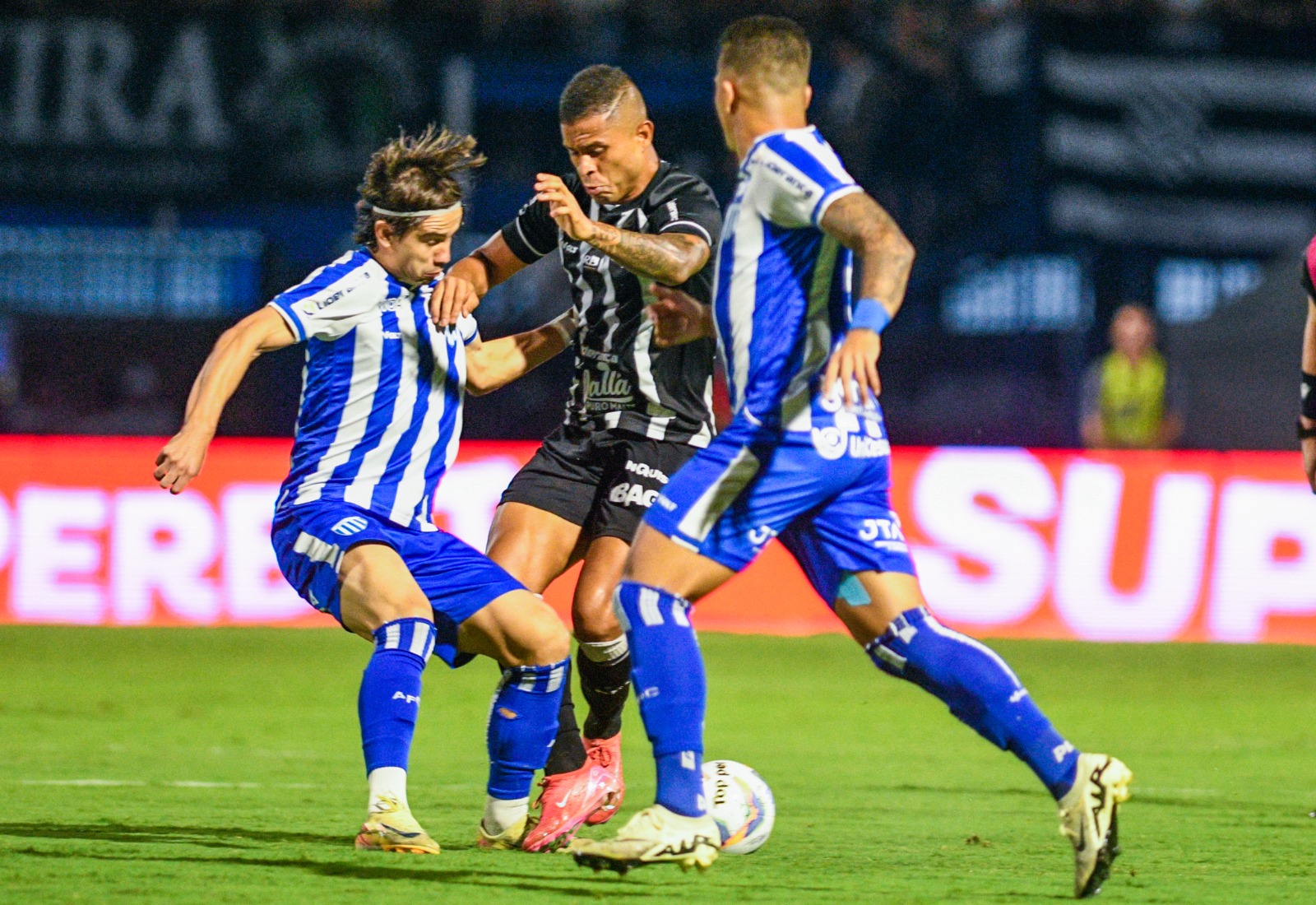 Avaí vence clássico nos pênaltis e vai à semifinal contra o Santa Catarina neste sábado