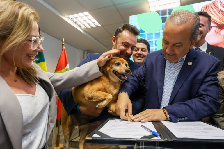 Jorginho Mello lança maior programa estadual de castração animal do país