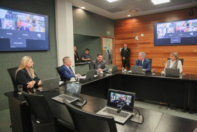 Alesc-promove-ações-de-prevenção-à-gripe-aviária-em-Santa-Catarina.