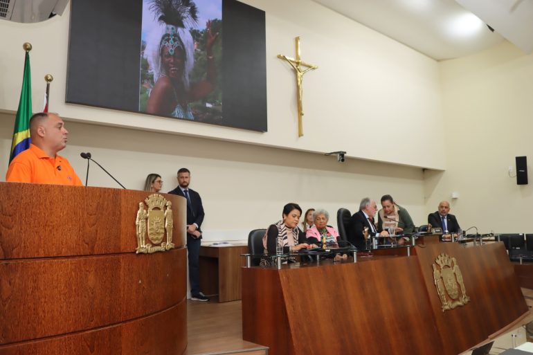 Camara-de-Florianopolis-homenageia-destaques-do-Carnaval-com-trofeus-tradicionais