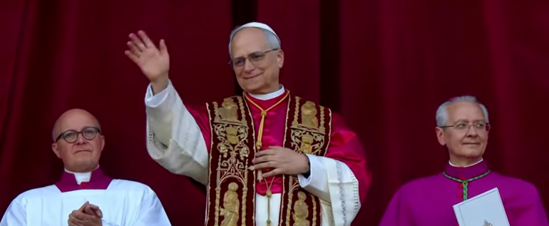 Cardeal americano Robert Francis Prevos, Leão XIV, é o novo Papa da Igreja Católica