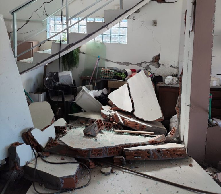 Explosão por vazamento de gás em lanchonete fere uma pessoa em São Bonifácio