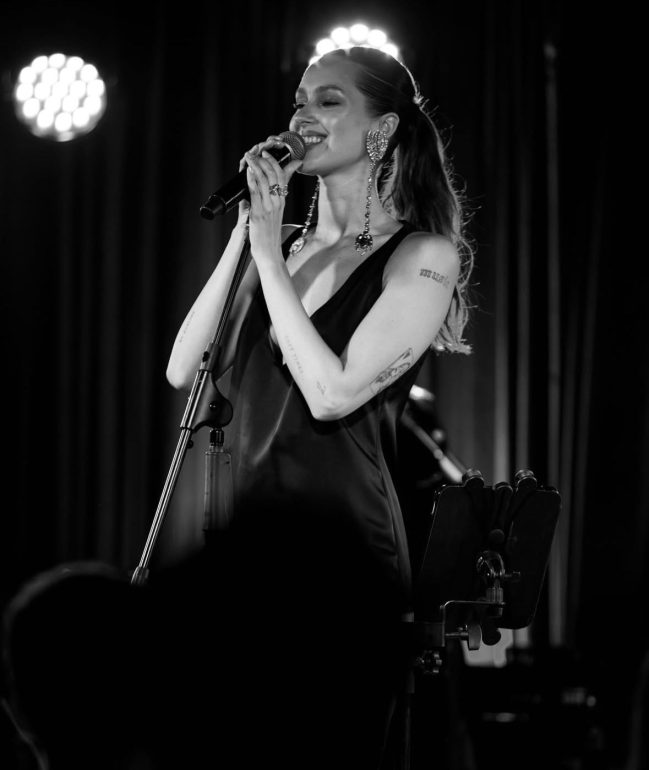 Flora-Cruz-se-apresenta-no-Negroni-Bar-com-repertório-de-Jaz-e-R&B
