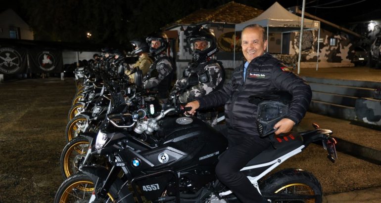 Jorginho-Mello-entrega-viaturas-ao-Batalhao-de-Choque-da-PM-em-investimento-de-R-950-mil