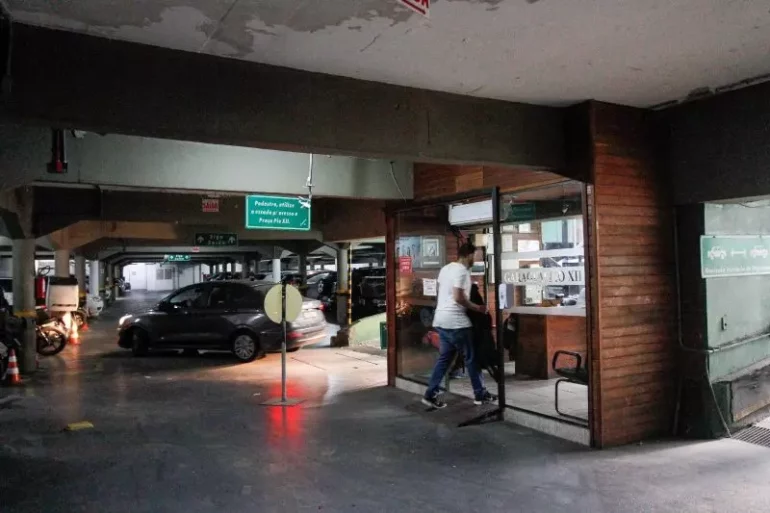 Prefeitura-de-Florianopolis-lanca-concessao-de-estacionamento-no-Centro-com-200-vagas.webp