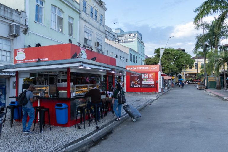 Prefeitura-notifica-120-comercios-por-ocupacao-irregular-em-imoveis-publicos-de-Florianopolis
