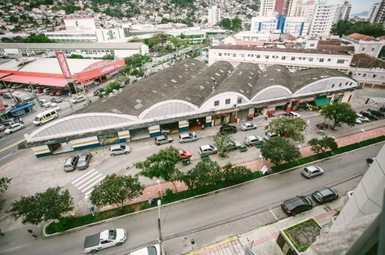 Prefeitura-notifica-120-comercios-por-ocupacaoo-irregular-em-imoveis-publicos-de-Florianopolis