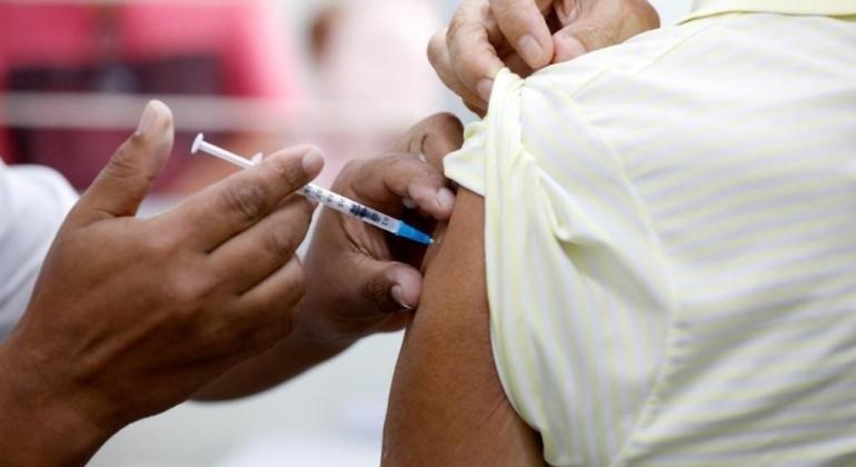 Quase 20 mil doses de imunizantes contra a gripe são aplicadas no dia D da vacinação na Capital