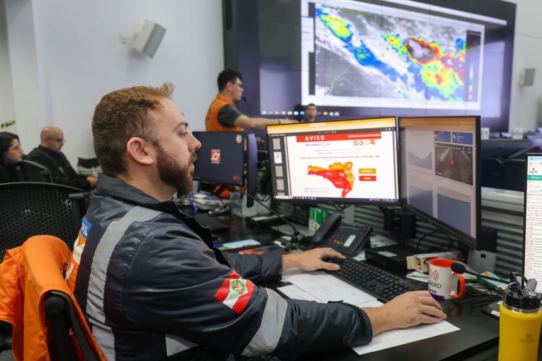 SC lidera iniciativa inédita no Brasil com simulado de gestão de desastres em 230 cidades
