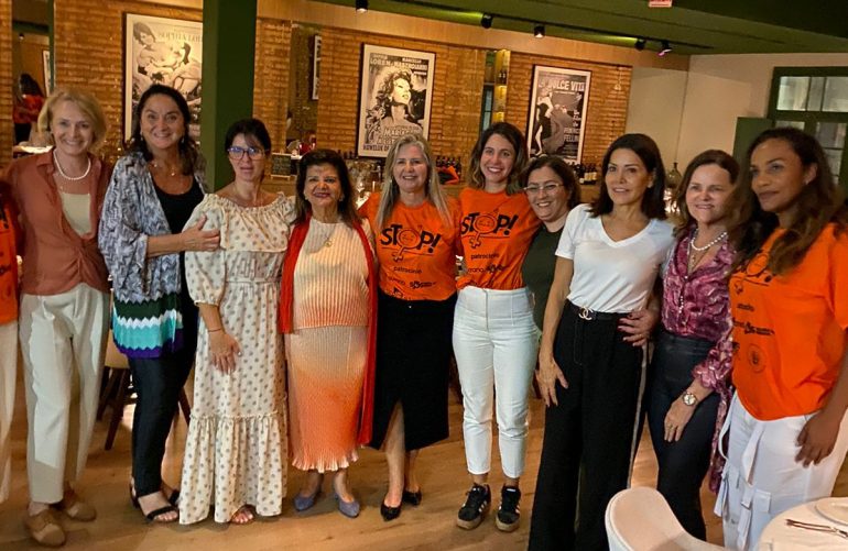 Luiza Trajano visita Devito Cucina, em Florianópolis, ao lado de empresárias catarinenses