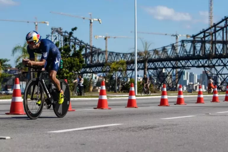 capital-do-esporte-florianopolis-atrai-provas-de-triathlon-skate-e-surfe-em-2024.1