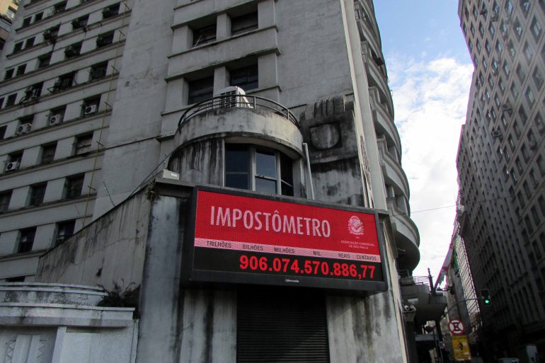 com-descontos-reais-dia-livre-de-impostos-em-sc-vira-vitrine-da-insatisfacao-tributaria-scaled