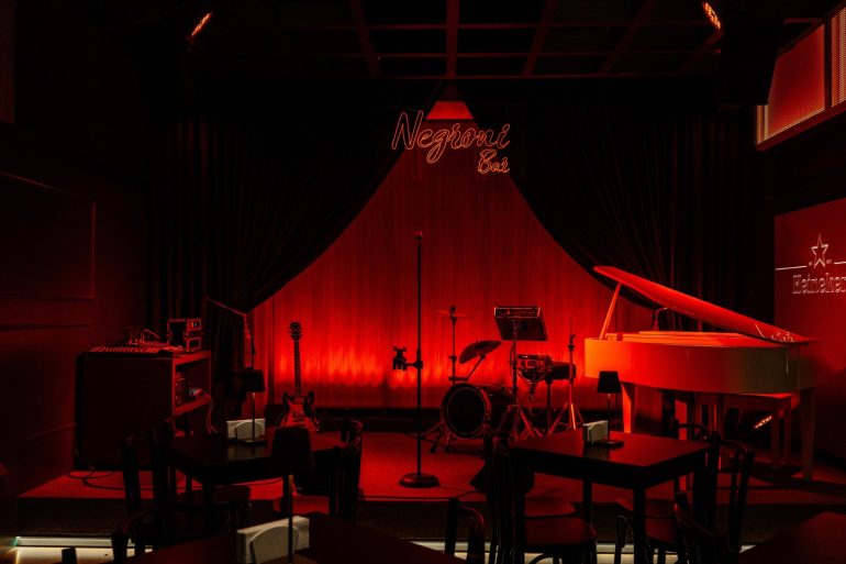 do-jazz-ao-soul-noites-do-negroni-bar-ganham-vida-com-shows-intimistas