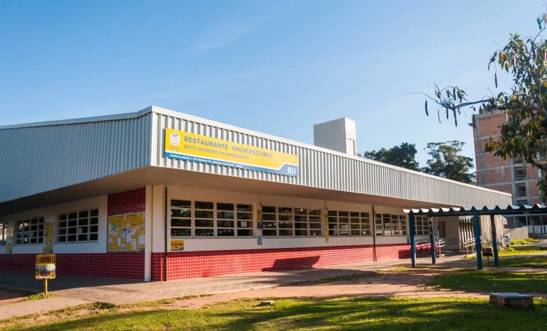 estudantes-denunciam-intoxicacao-e-insetos-na-comida-do-ru-da-ufsc-mp-investiga1.