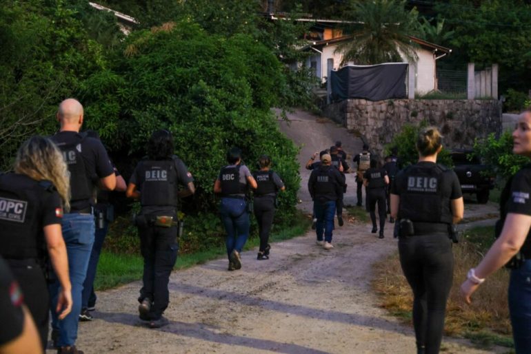 policia-civil-cumpre-mais-de-30-mandados-contra-faccao-ligada-a-ataques-de-2024.