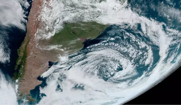 santa-catarina-e-rs-sob-alerta-ciclone-traz-tempestades-ondas-gigantes-e-risco-de-geada.1