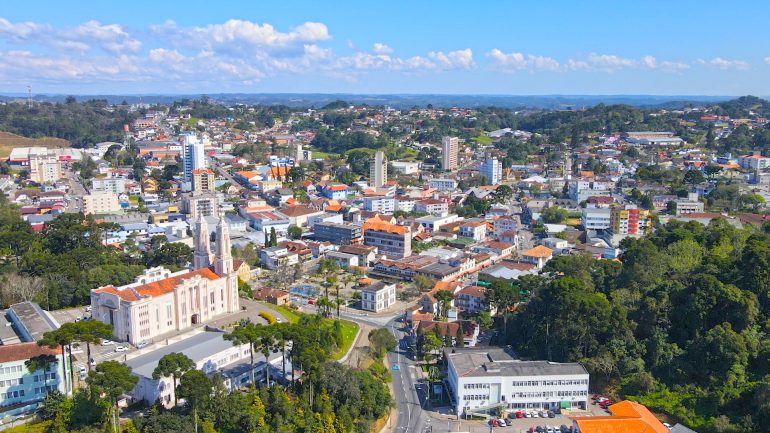 santa-catarina-ultrapassa-870-mil-meis-veja-os-municipios-com-mais-registros-scaled-1.