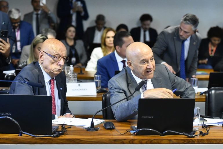 Senador Esperidião Amin cobra ministro por solução urgente para o Morro dos Cavalos