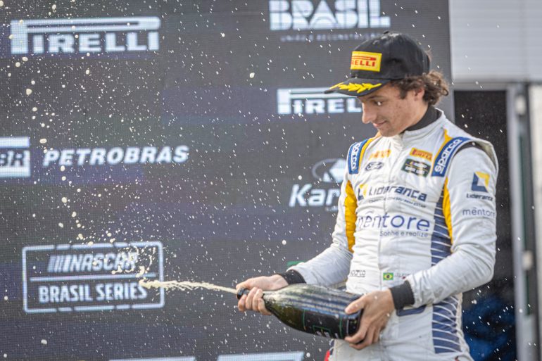 Alfredinho Ibiapina supera obstáculos em Tarumã e segue na disputa pelo título da Challenge na Nascar Brasil