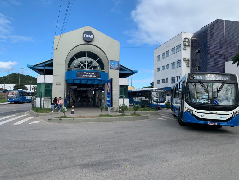 Fim da paralisação: ônibus começam a circular e previsão é de normalização até as 10h30