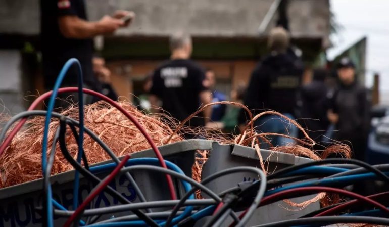 Florianópolis terá decreto para cassar alvarás de quem negociar fios furtados