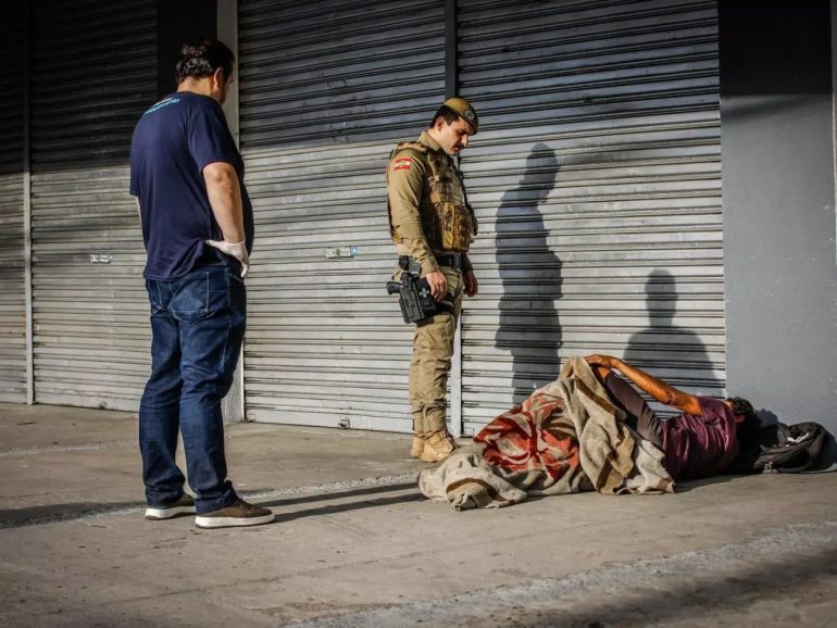 Governo de SC articula ação com municípios para mapear e atender moradores de rua