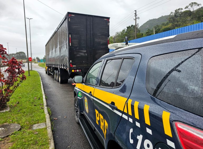 Motorista que desviou carga de R$ 1,5 milhão e forjou assalto é preso na Grande Florianópolis