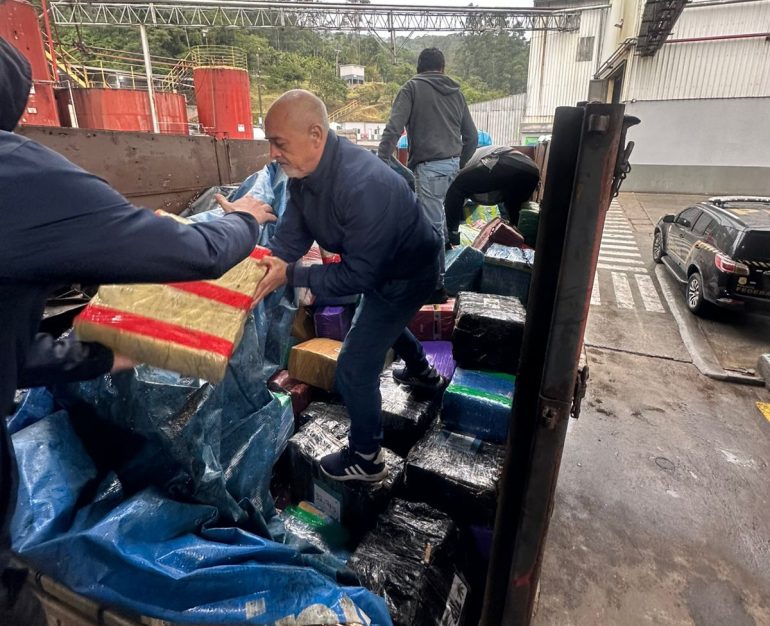 PF incinera 7 toneladas de entorpecentes e deflagra operação contra o tráfico em Santa Catarina