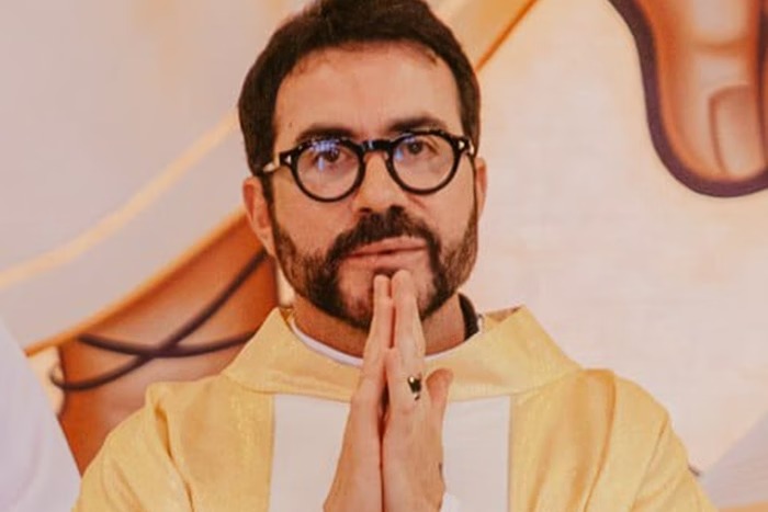 Padre Fábio de Melo é denunciado ao Vaticano, após polêmica com ex-gerente de cafeteria em Joinville