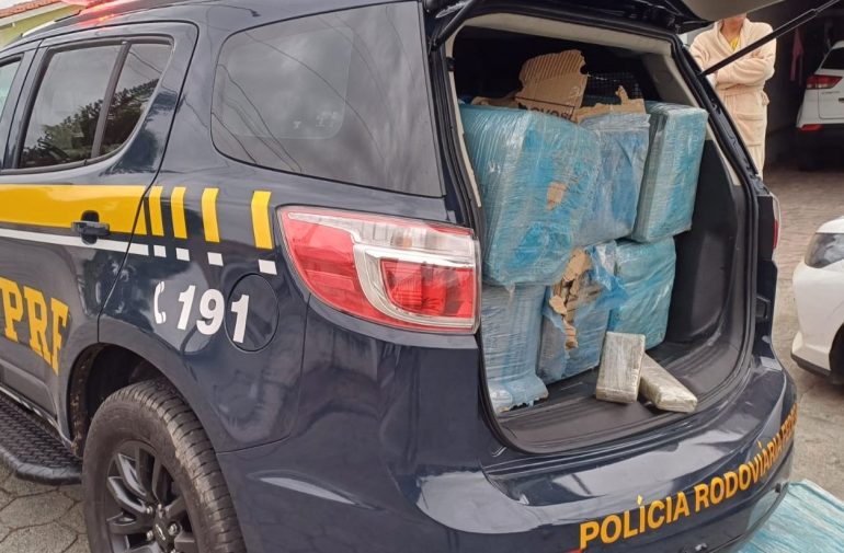 Perseguição em alta velocidade na BR-101 termina com apreensão de 319 kg de maconha em Palhoça