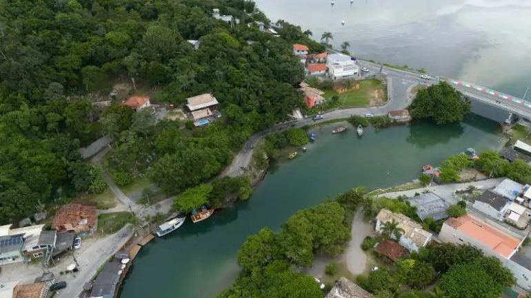 Prefeitura da Capital inicia manutenção no canal da Barra da Lagoa