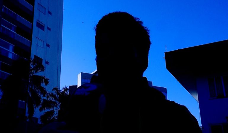 Professor é agredido em escola de Florianópolis e suspeito segue foragido