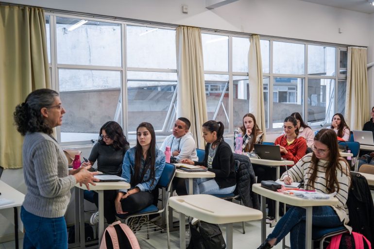 Tribunal de Contas do Estado aponta irregularidades em 44% das bolsas do Universidade Gratuita