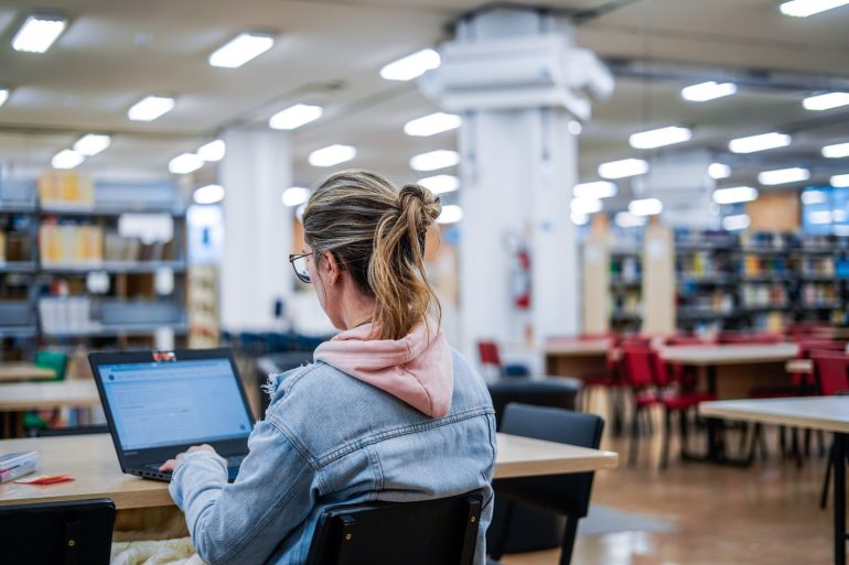 Universidade Gratuita deve beneficiar 50 mil estudantes em SC no segundo semestre