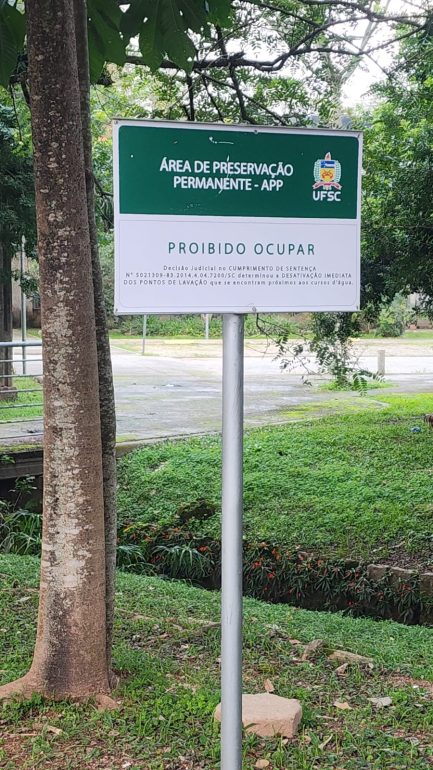 atividade-de-lavagem-de-carros-em-area-protegida-expoe-falhas-na-fiscalizacao-da-ufsc