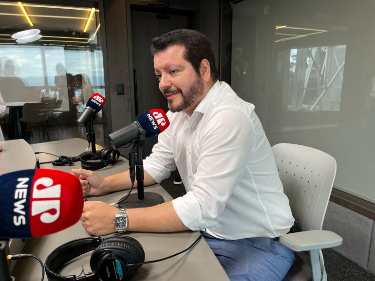 deputados-mantem-projeto-que-proibe-nudismo-na-praia-da-galheta-e-outras-praias-de-sc1