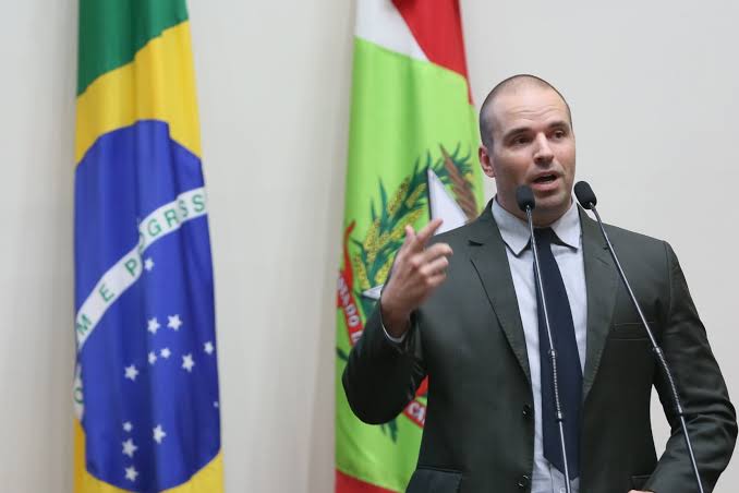 deputados-mantem-projeto-que-proibe-nudismo-na-praia-da-galheta-e-outras-praias-de-sc2