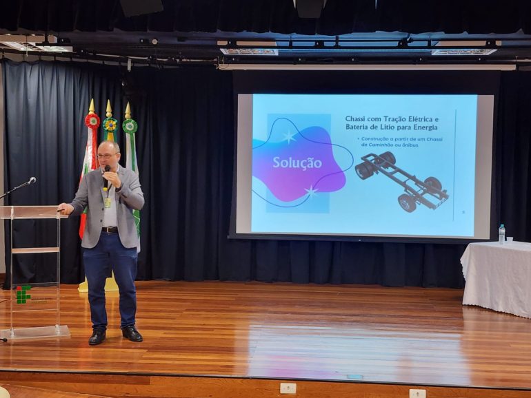 florianopolis-inova-e-sera-pioneira-com-carro-alegorico-eletrico-no-carnaval-2026