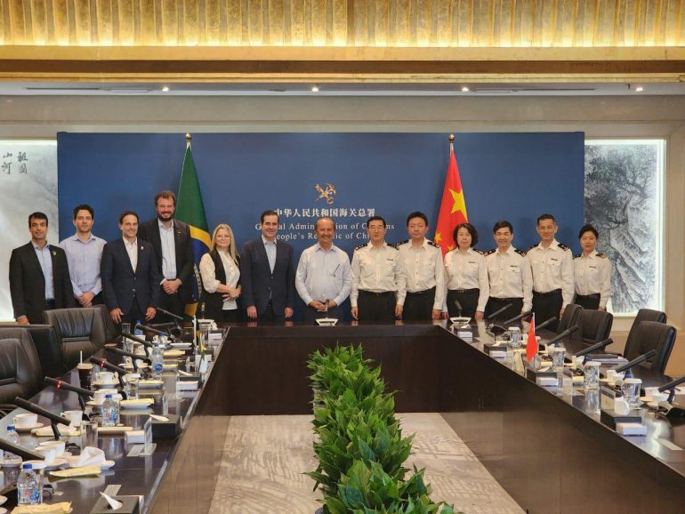 governo-de-sc-negocia-com-a-china-retomada-das-exportacoes-de-frango-apos-caso-de-gripe-aviaria-no-rs