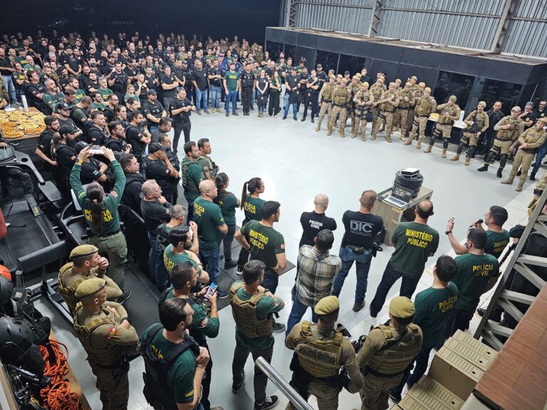 mais-de-300-agentes-participam-de-megaoperacao-contra-faccao-criminosa-em-sc