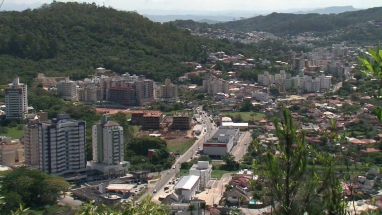 preco-dos-imoveis-desacelera-em-florianopolis-em-maio-mas-segue-em-alta-no-ano2
