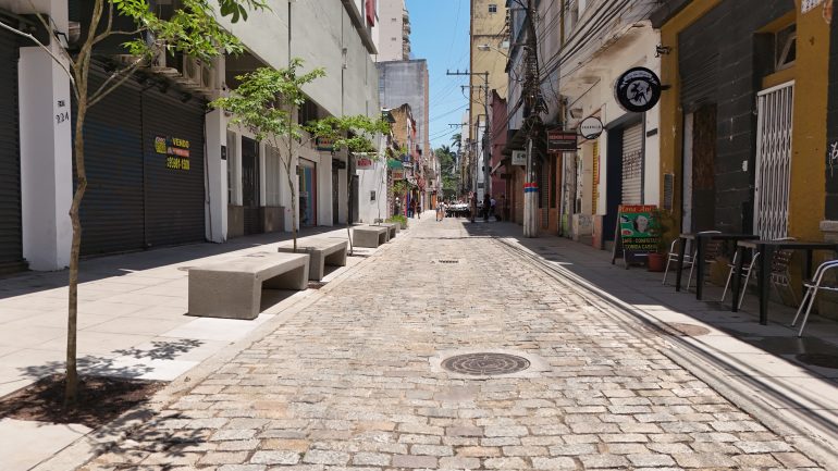 revitalizacao-no-centro-de-florianopolis-mantem-calcamento-tombado-apos-acordo-scaled