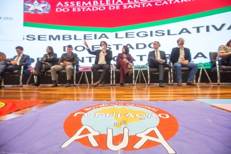 Audiência pública debate denúncias de violações de direitos humanos contra população em situação de rua em SC