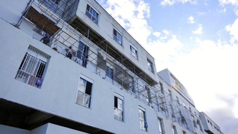 Banheiro unissex em obra do Hospital Regional de São José gera polêmica nas redes sociais