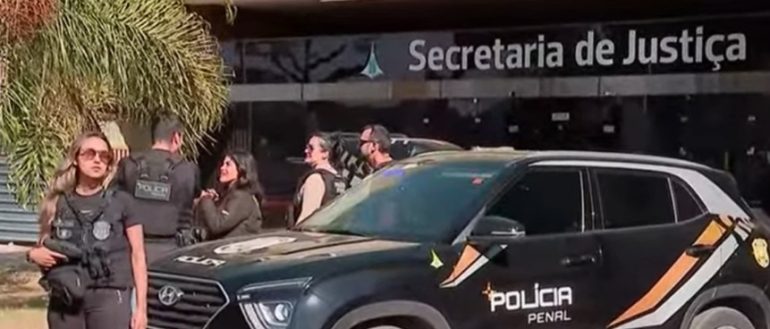 Bolsonaro coloca tornozeleira eletrônica na sede da Seape em Brasília